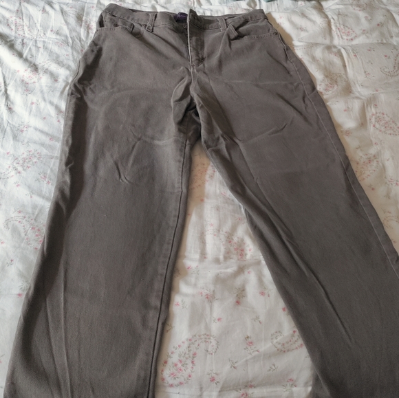 Gloria Vanderbilt Amanda Short Cut Jeans - Picture 1 of 8